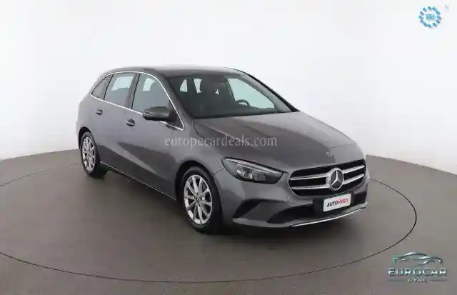Mercedes-Benz B 180