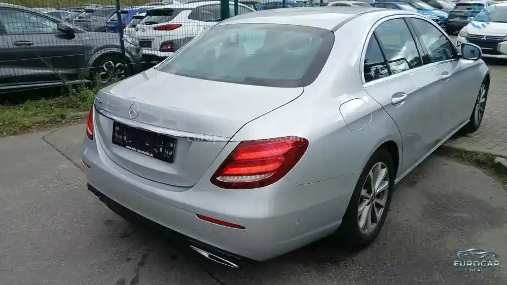 Mercedes-Benz E 200