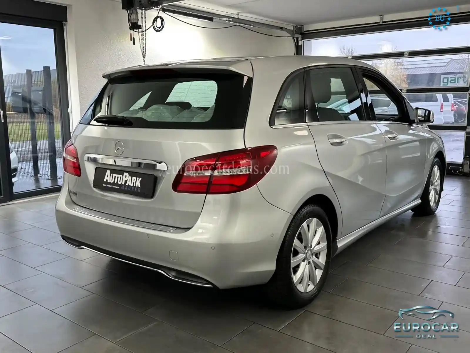 Mercedes-Benz B 180