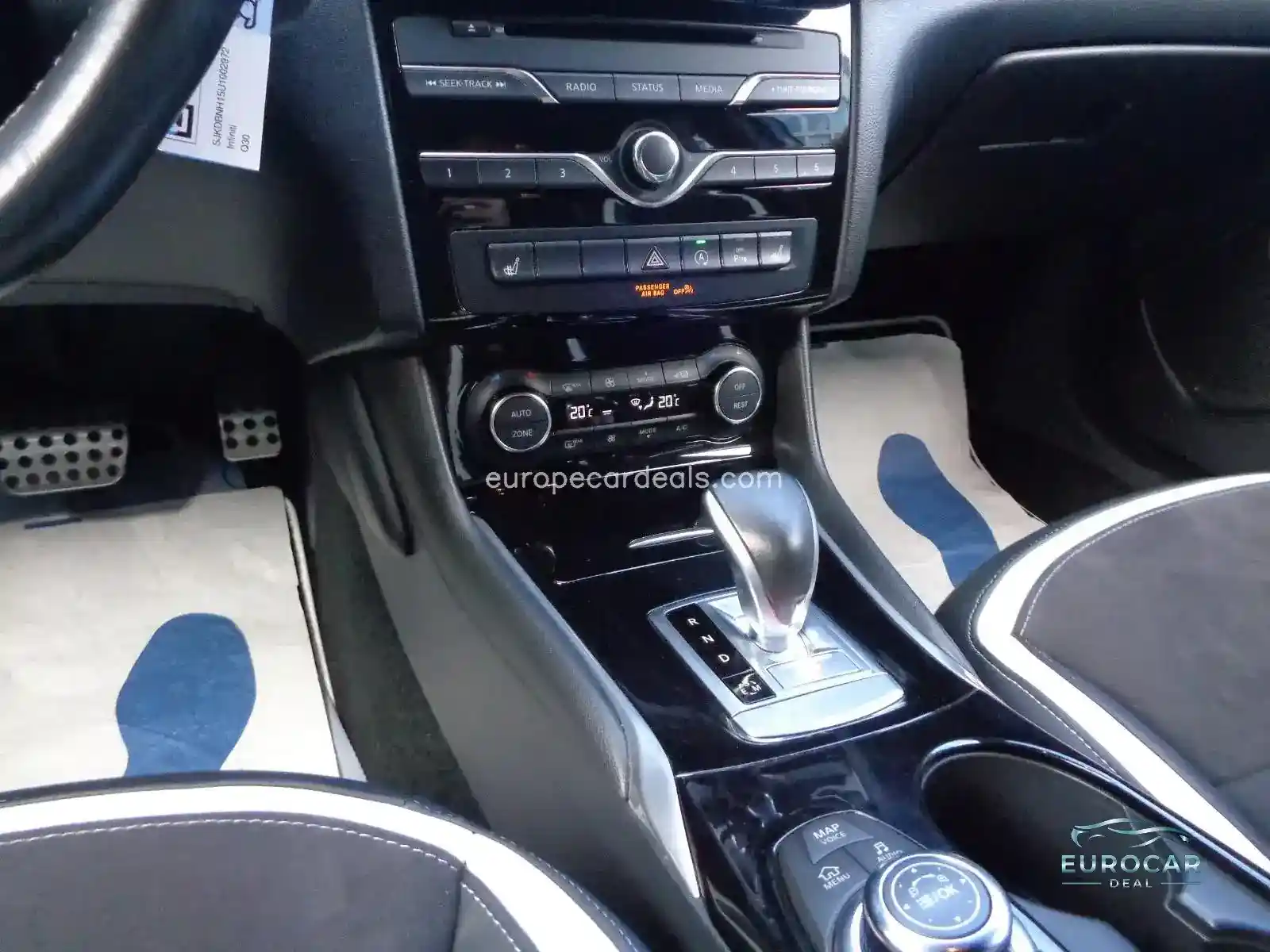 Infiniti Q30