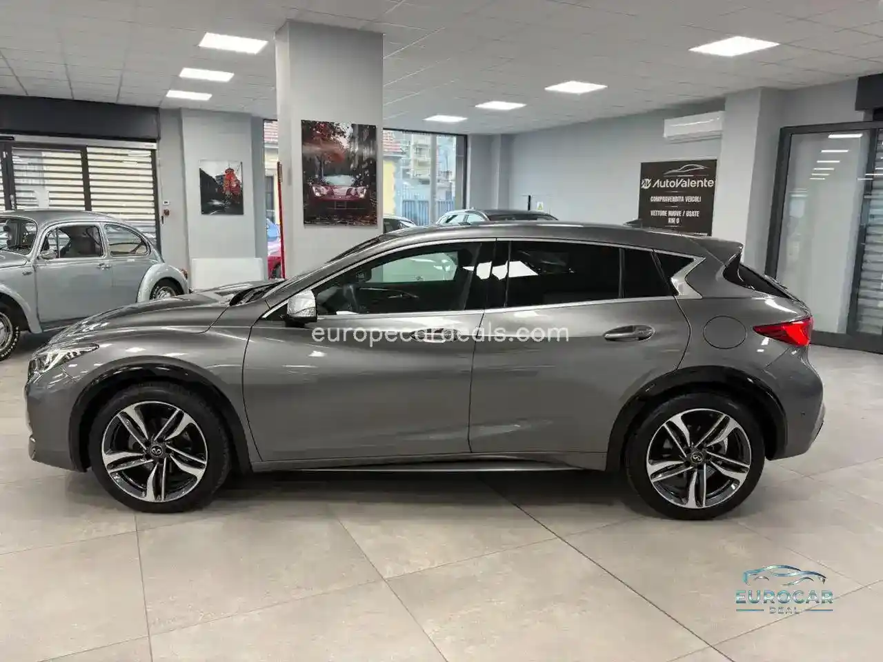 Infiniti Q30