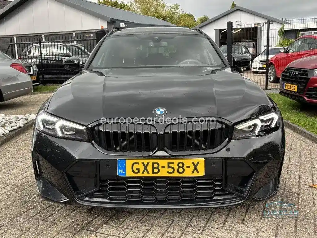 BMW 330