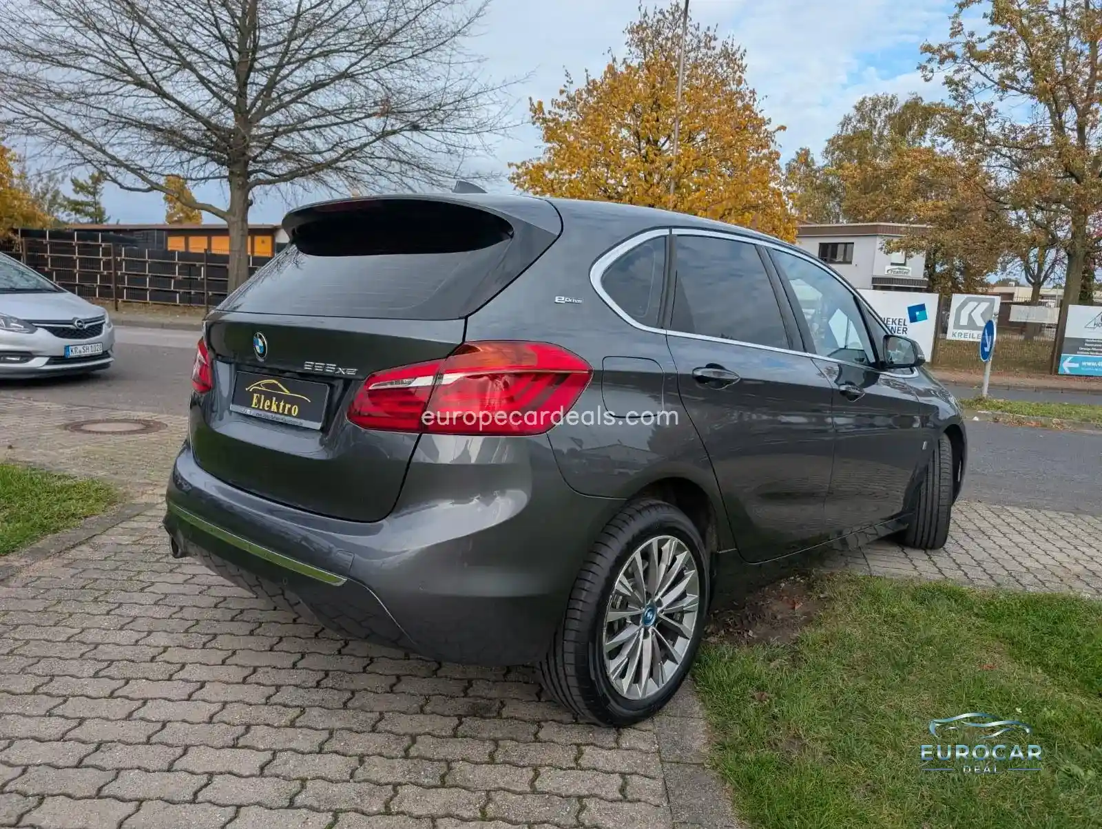 BMW 225