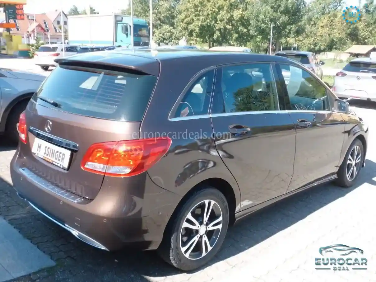 Mercedes-Benz B 180