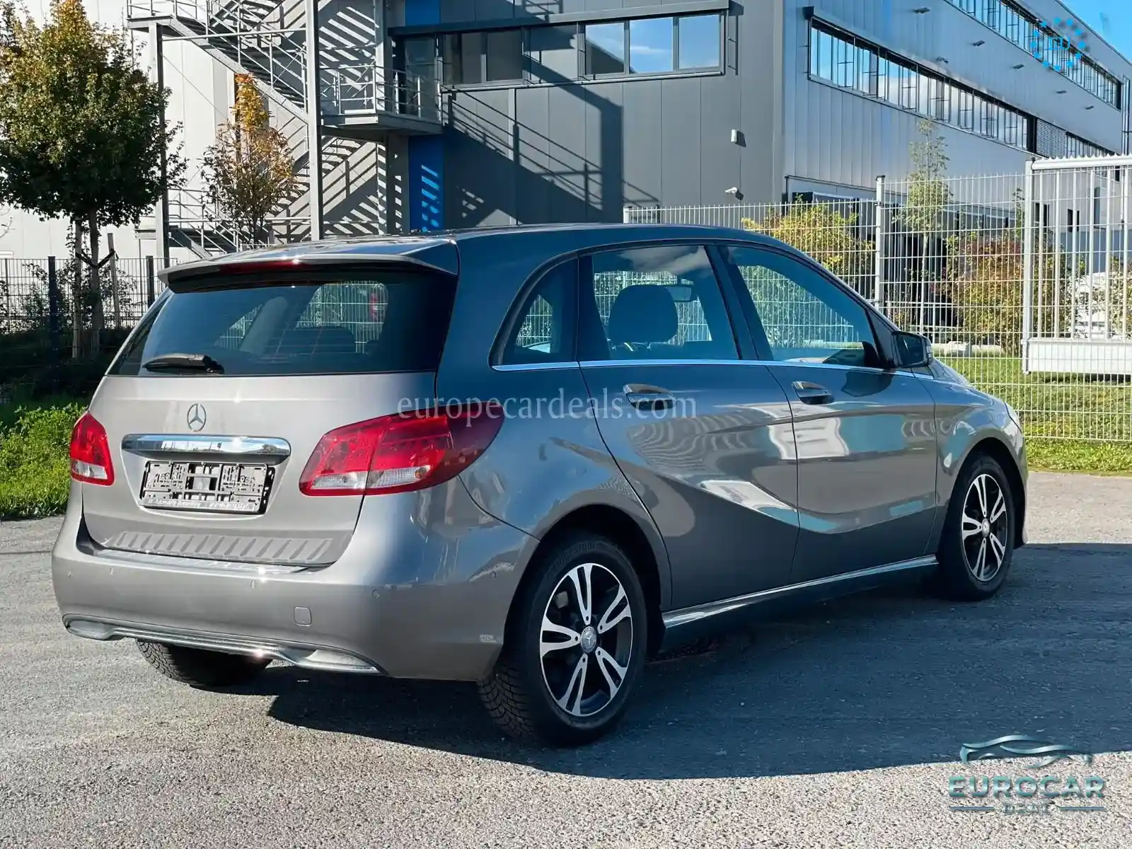 Mercedes-Benz B 180
