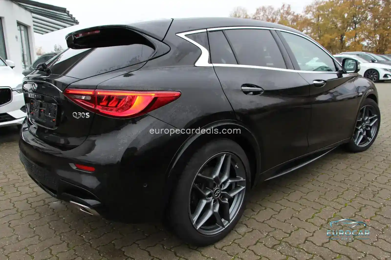 Infiniti Q30
