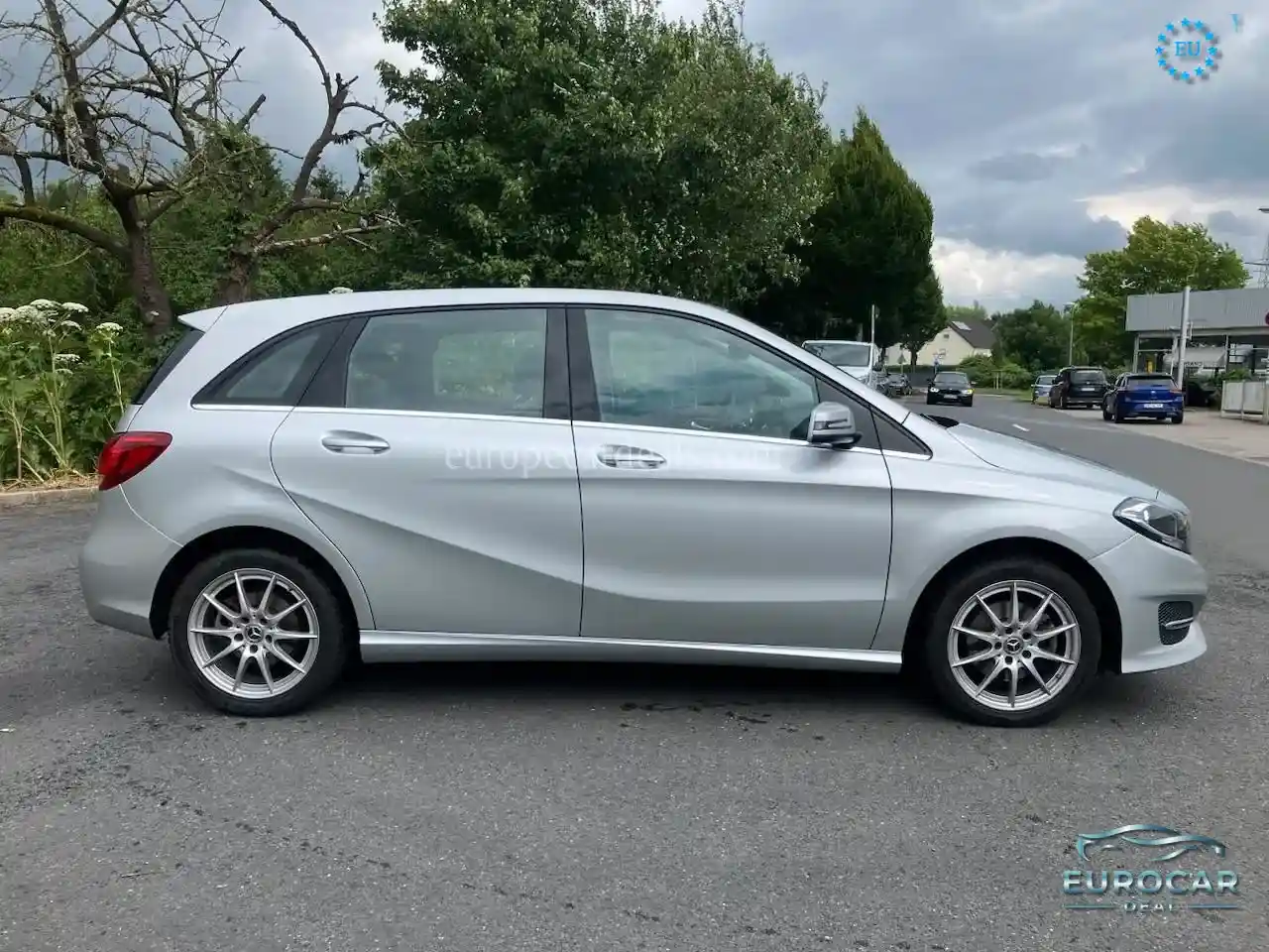 Mercedes-Benz B 180