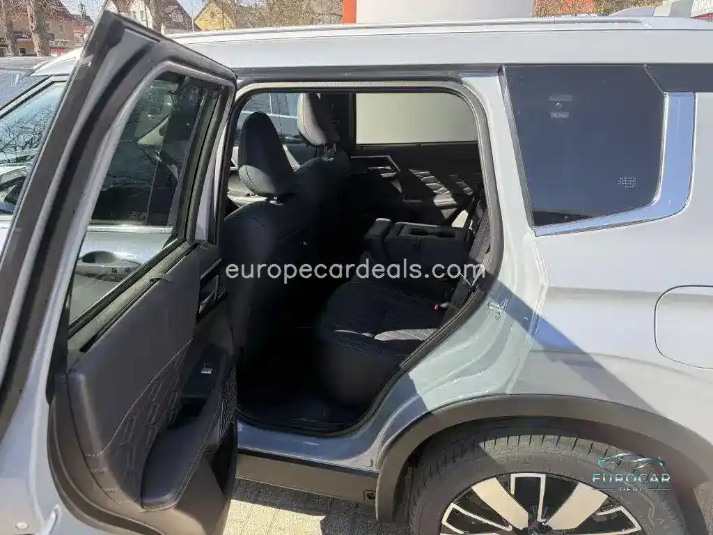 Mitsubishi Plug-in Hybrid Outlander