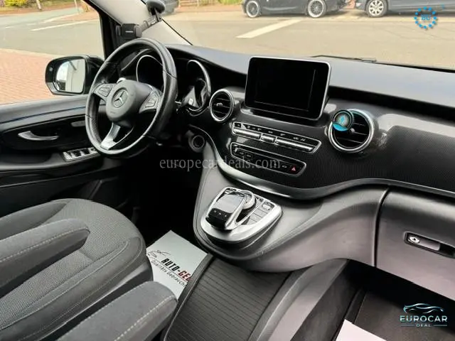 Mercedes-Benz V 220