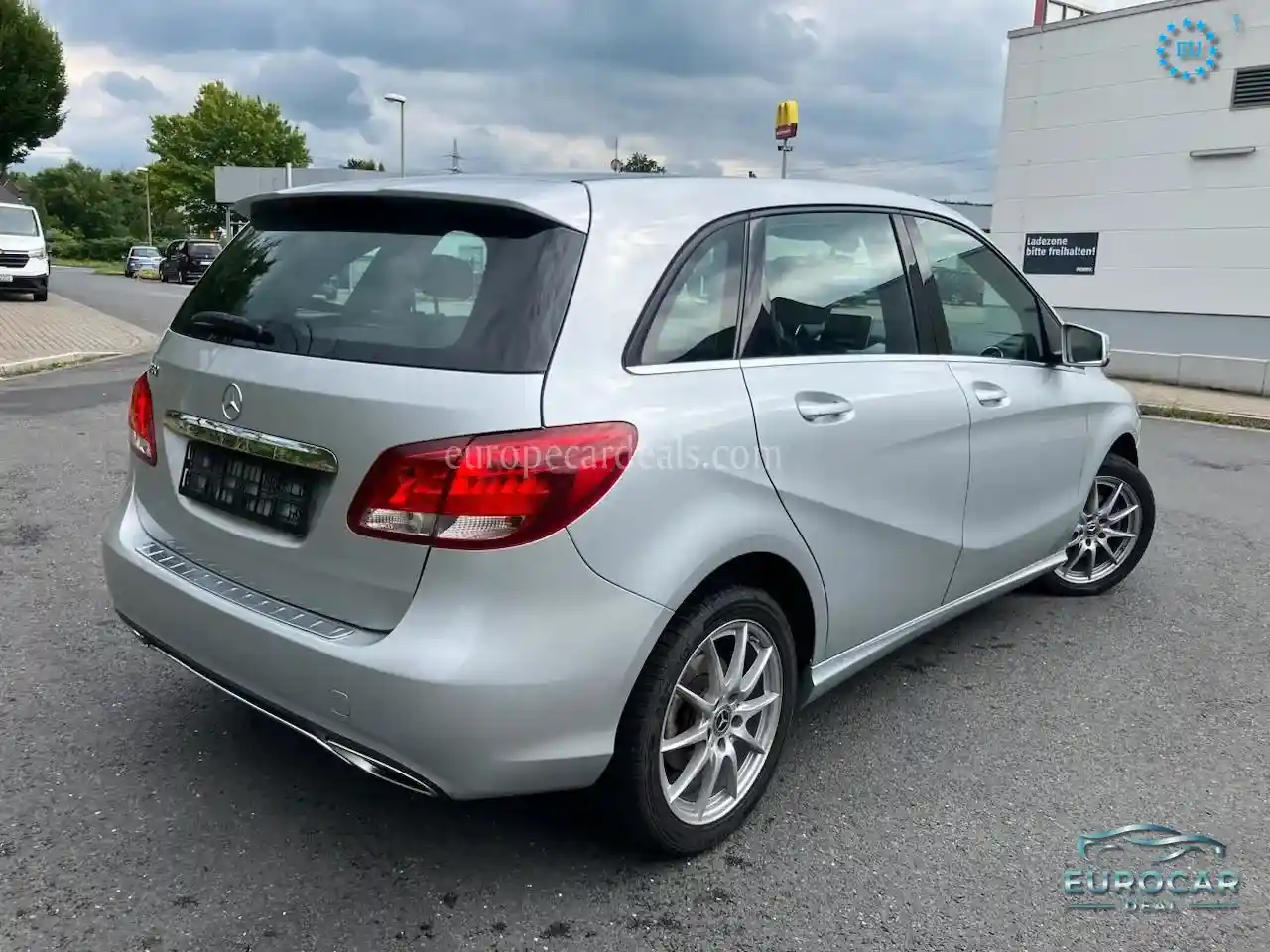 Mercedes-Benz B 180