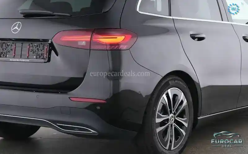 Mercedes-Benz B 180