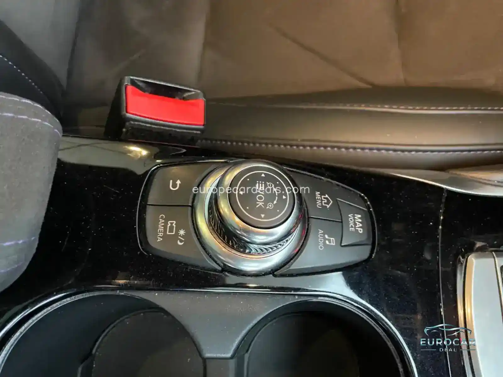 Infiniti Q30