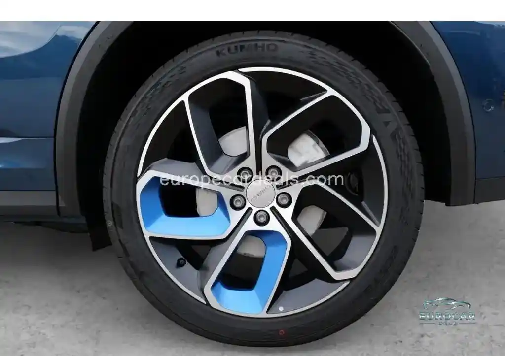 Lynk&Co 01