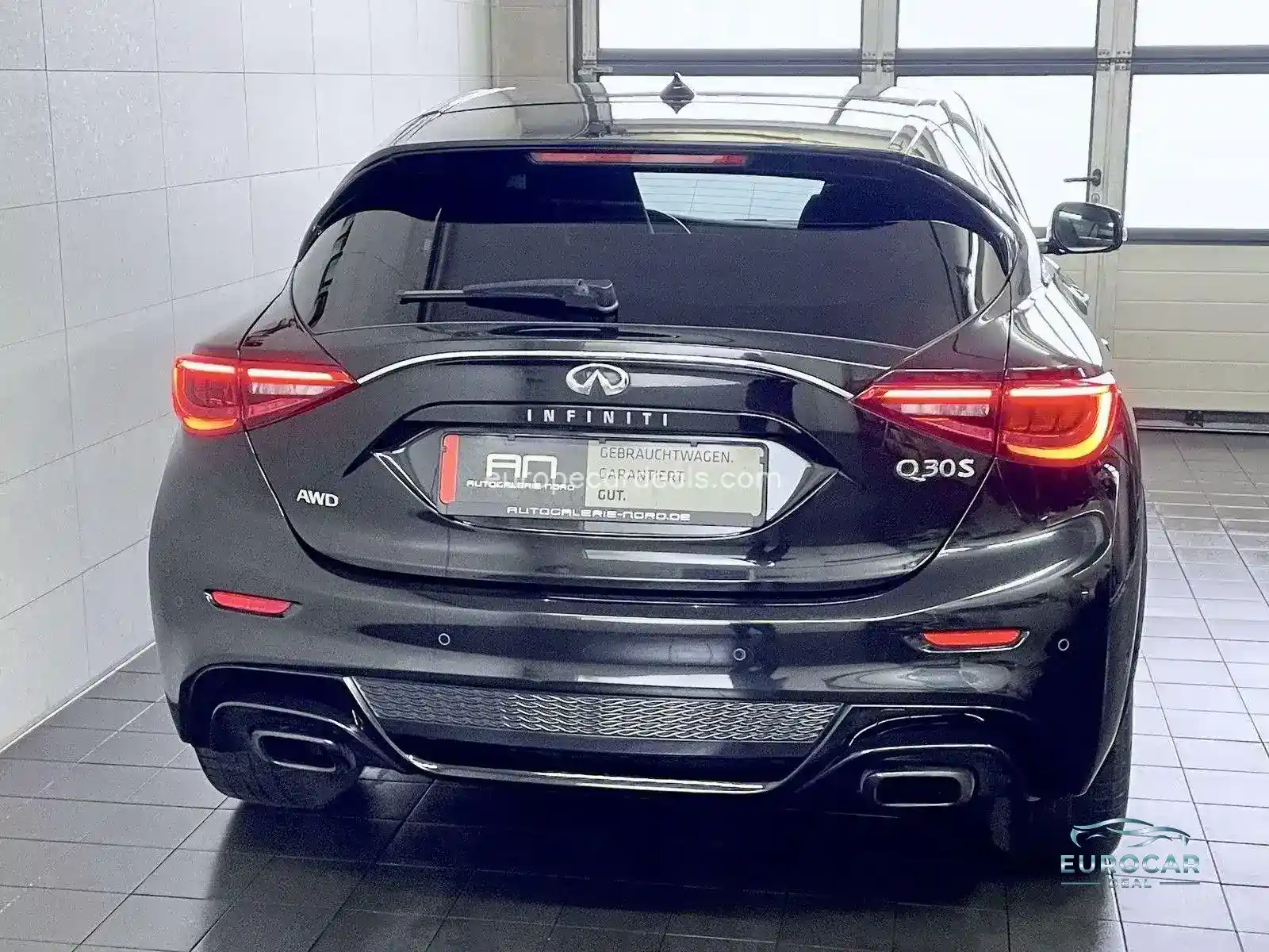 Infiniti Q30
