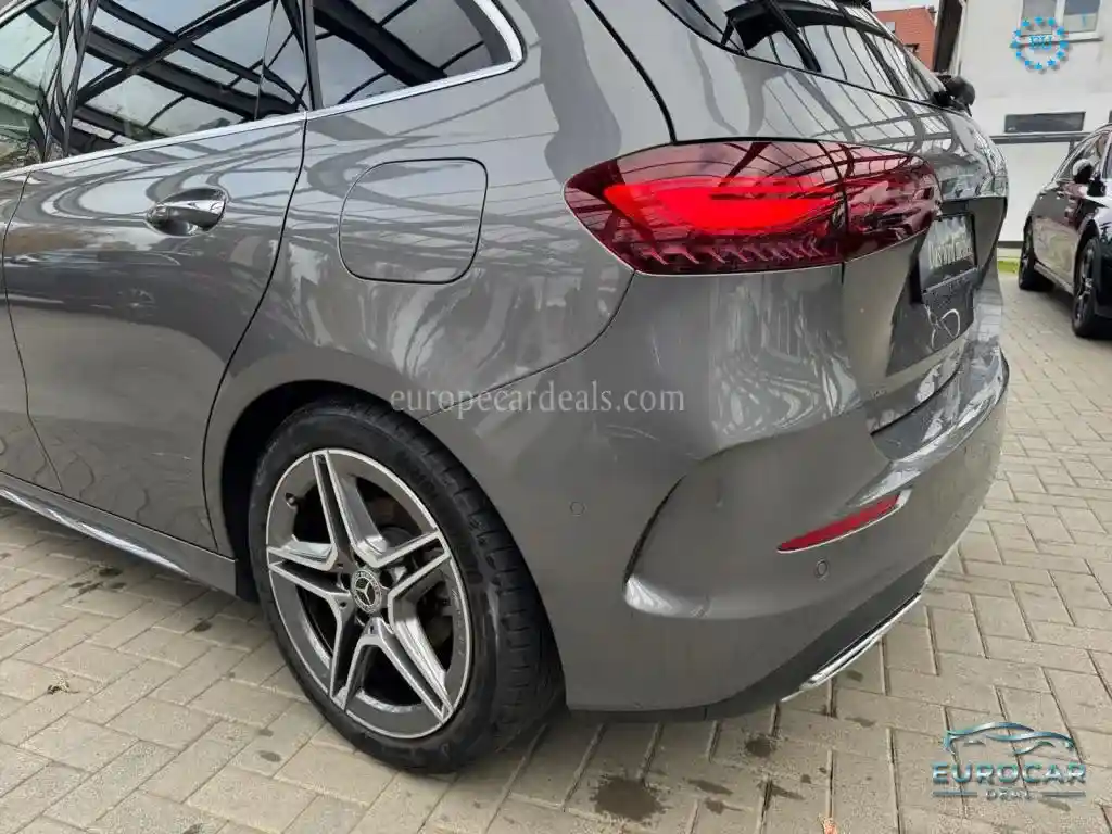 Mercedes-Benz B 180