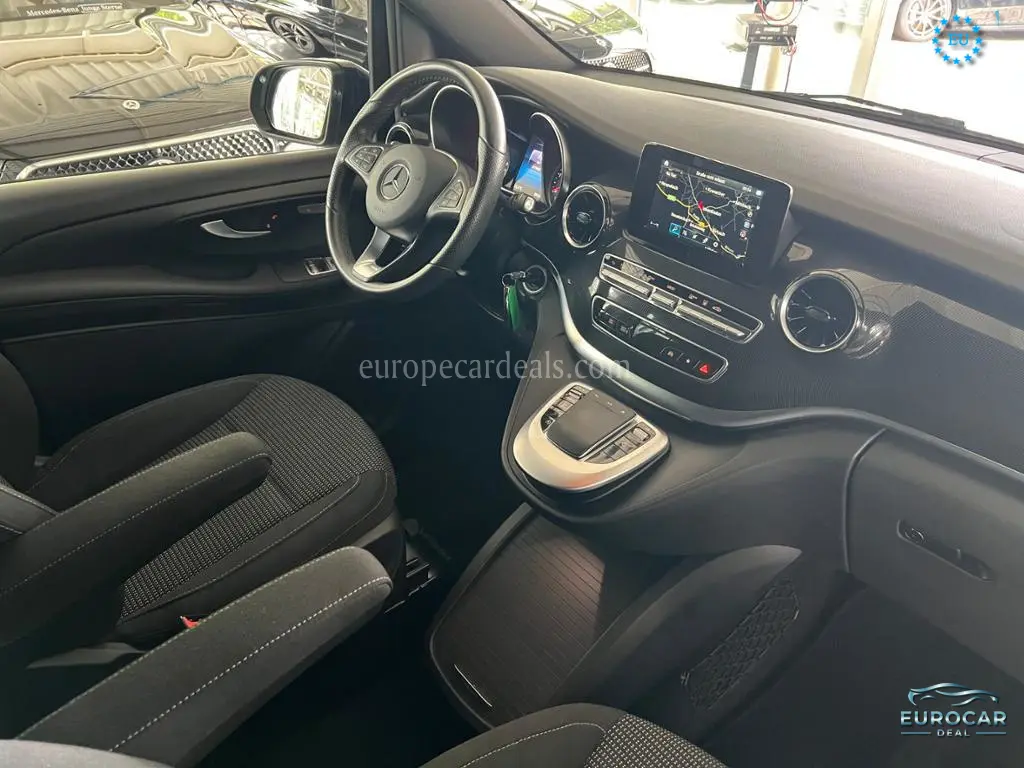 Mercedes-Benz V 220