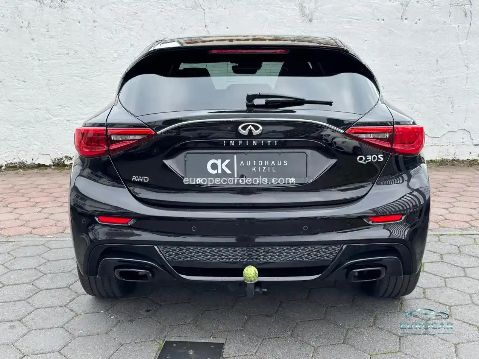 Infiniti Q30