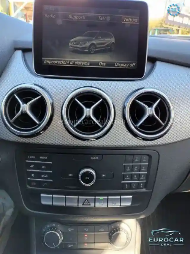 Mercedes-Benz B 180