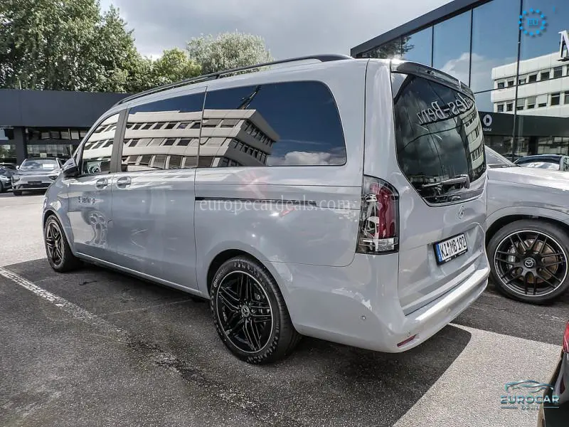 Mercedes-Benz V 220