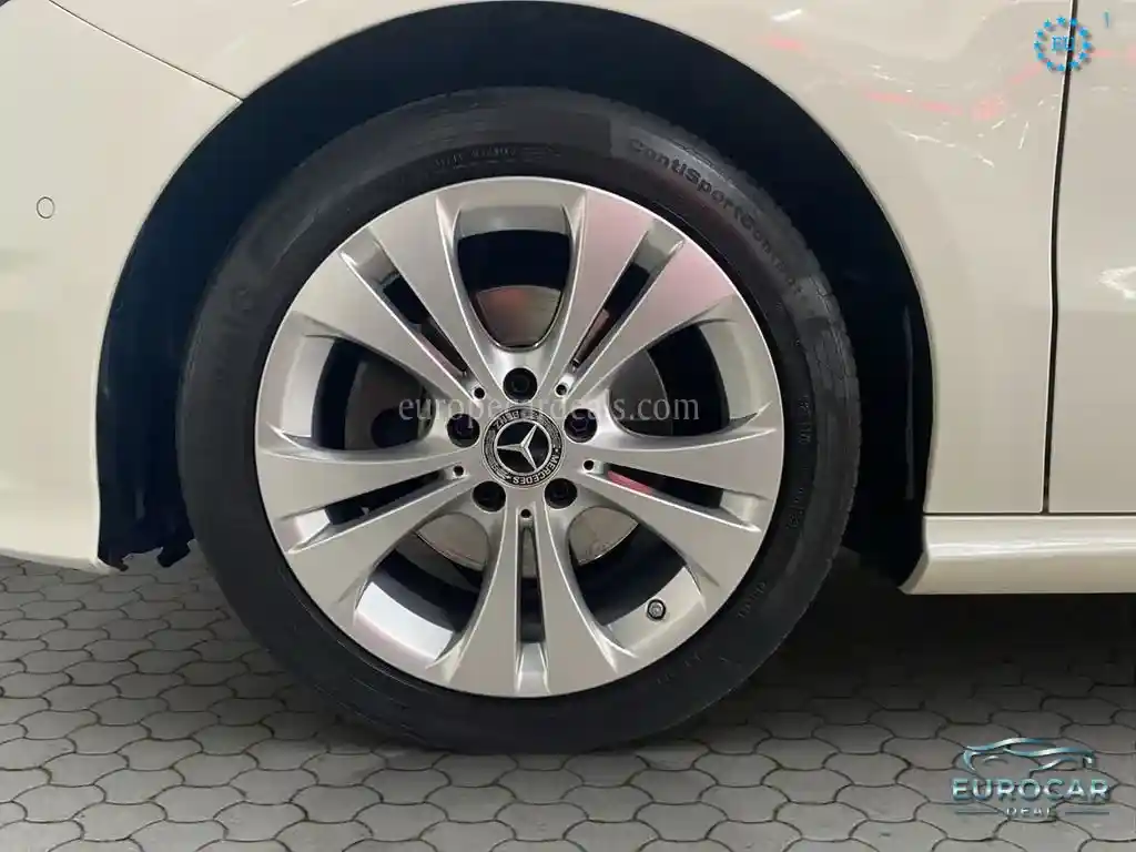 Mercedes-Benz B 220