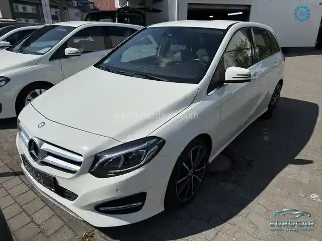 Mercedes-Benz B 180