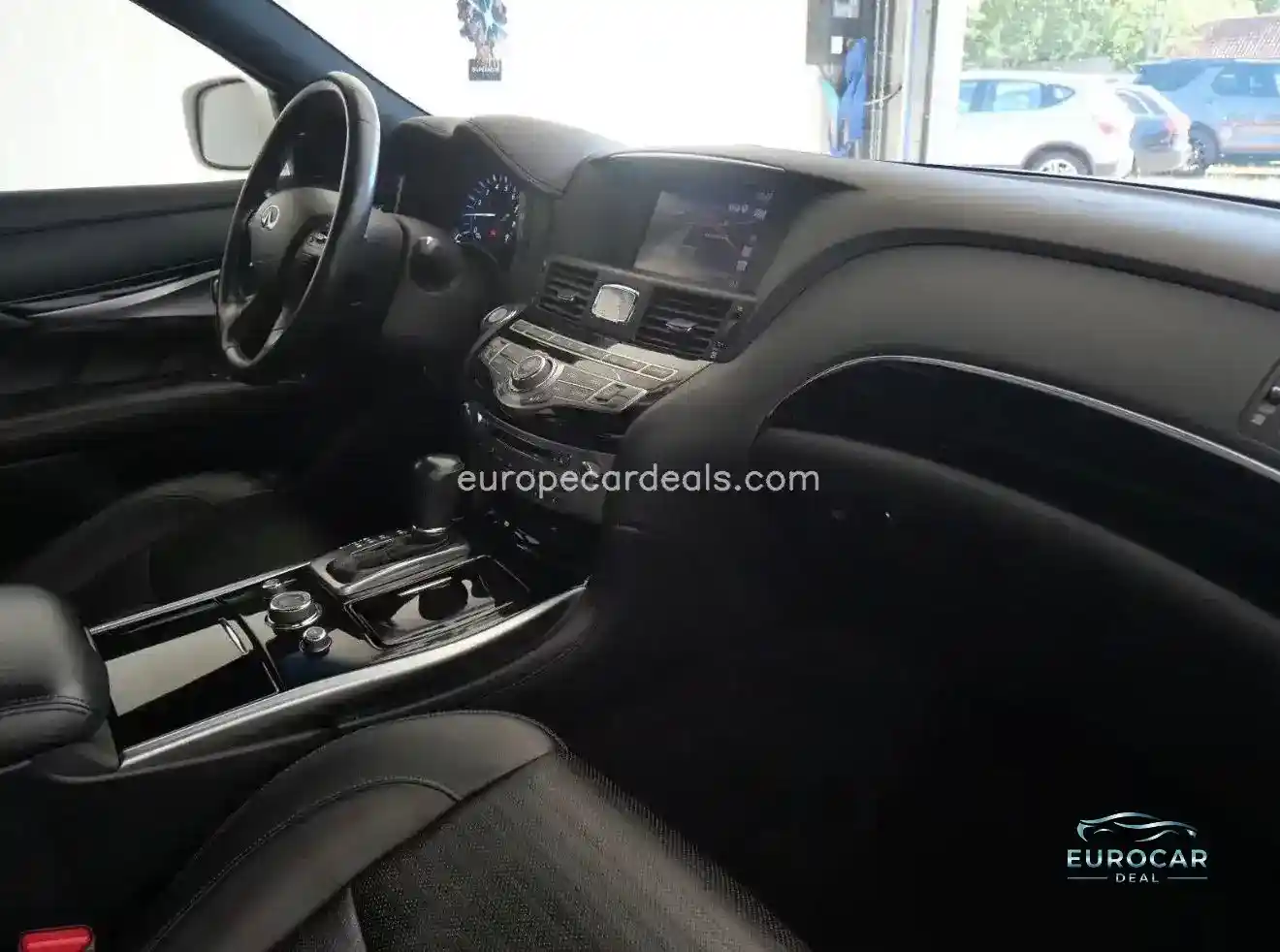 Infiniti Q70