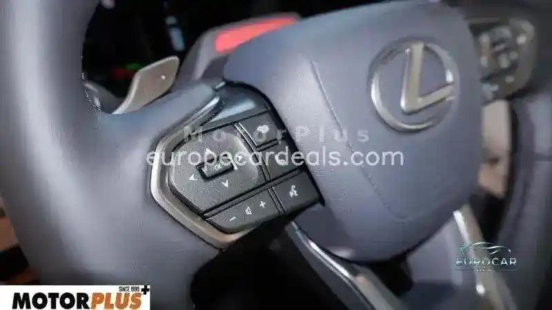 Lexus LM