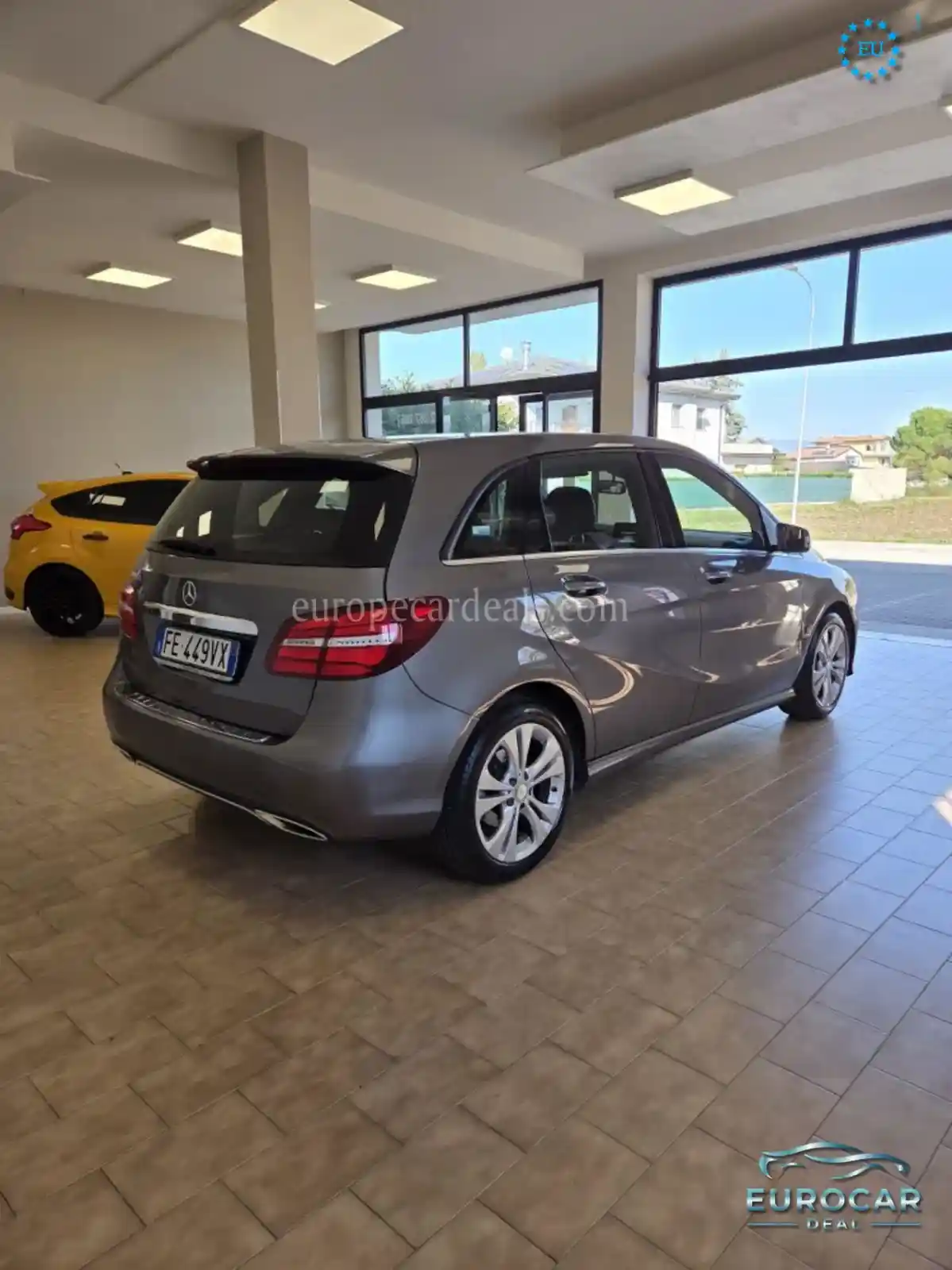 Mercedes-Benz B 180