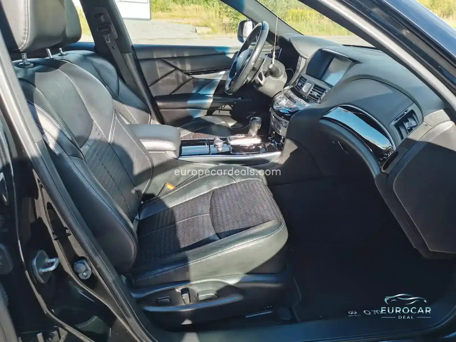 Infiniti Q70