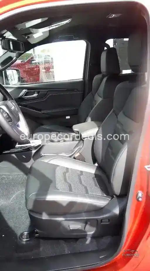 Double Cab 4WD Autm. V-Cross *AHK*