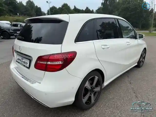 Mercedes-Benz B 180