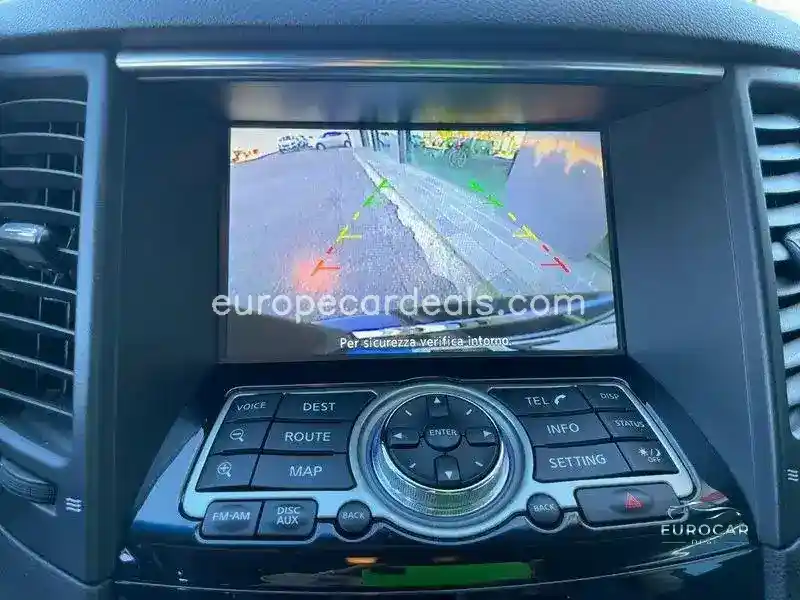 Infiniti QX70