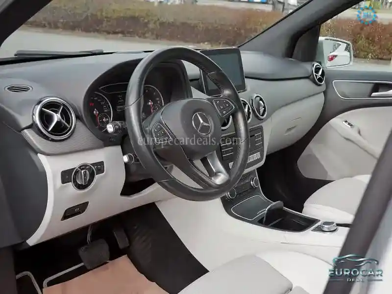 Mercedes-Benz B 180