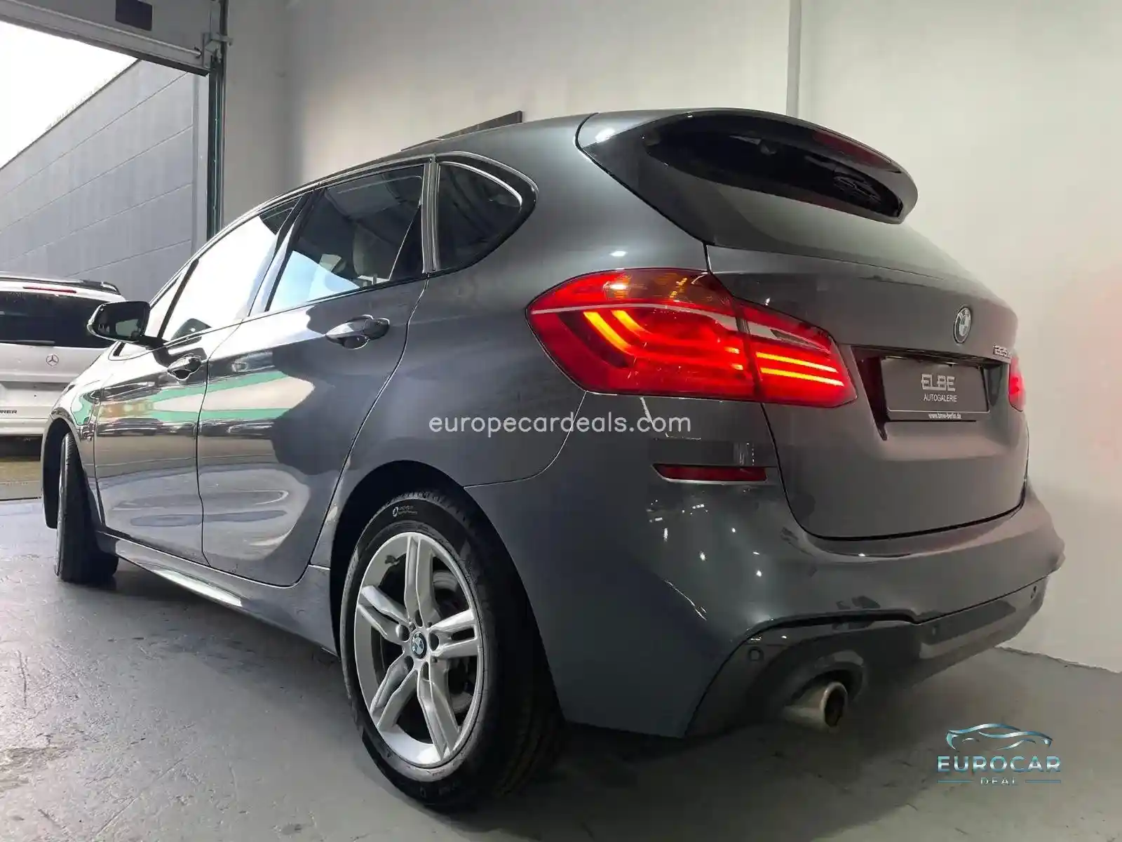 BMW 225