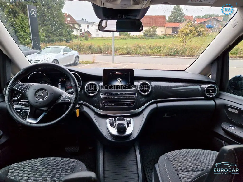Mercedes-Benz V 220