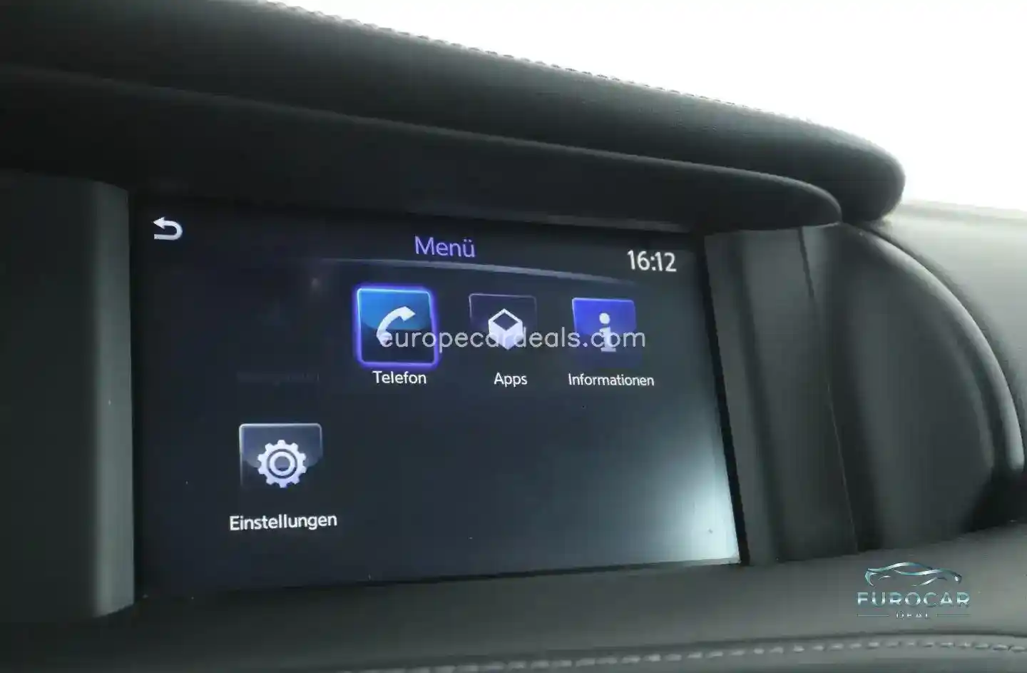 Infiniti Q30