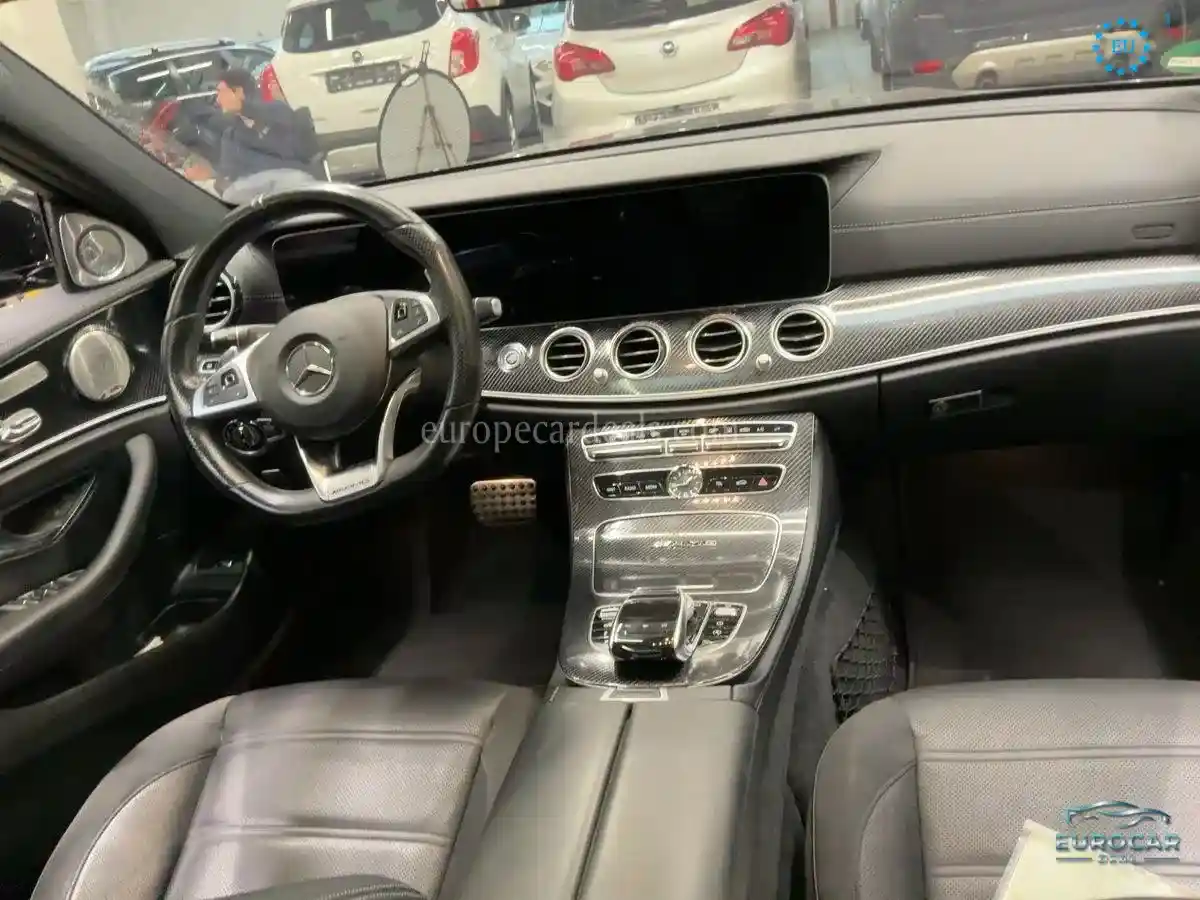 Mercedes-Benz E 63 AMG