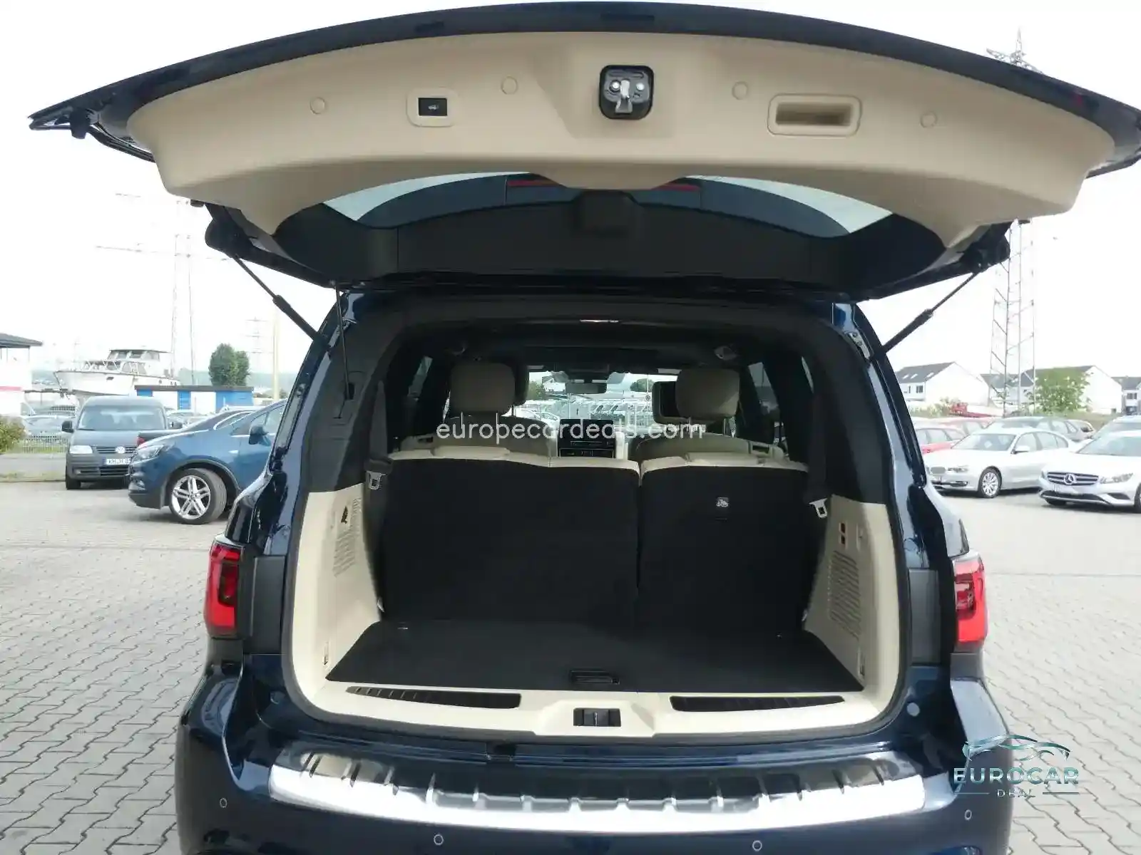 Infiniti QX80