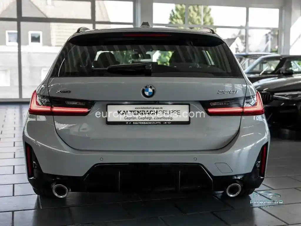 BMW 330