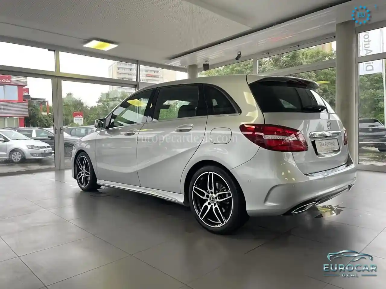 Mercedes-Benz B 180