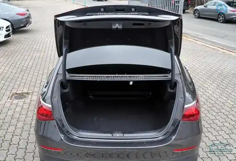 Mercedes-Benz E 200