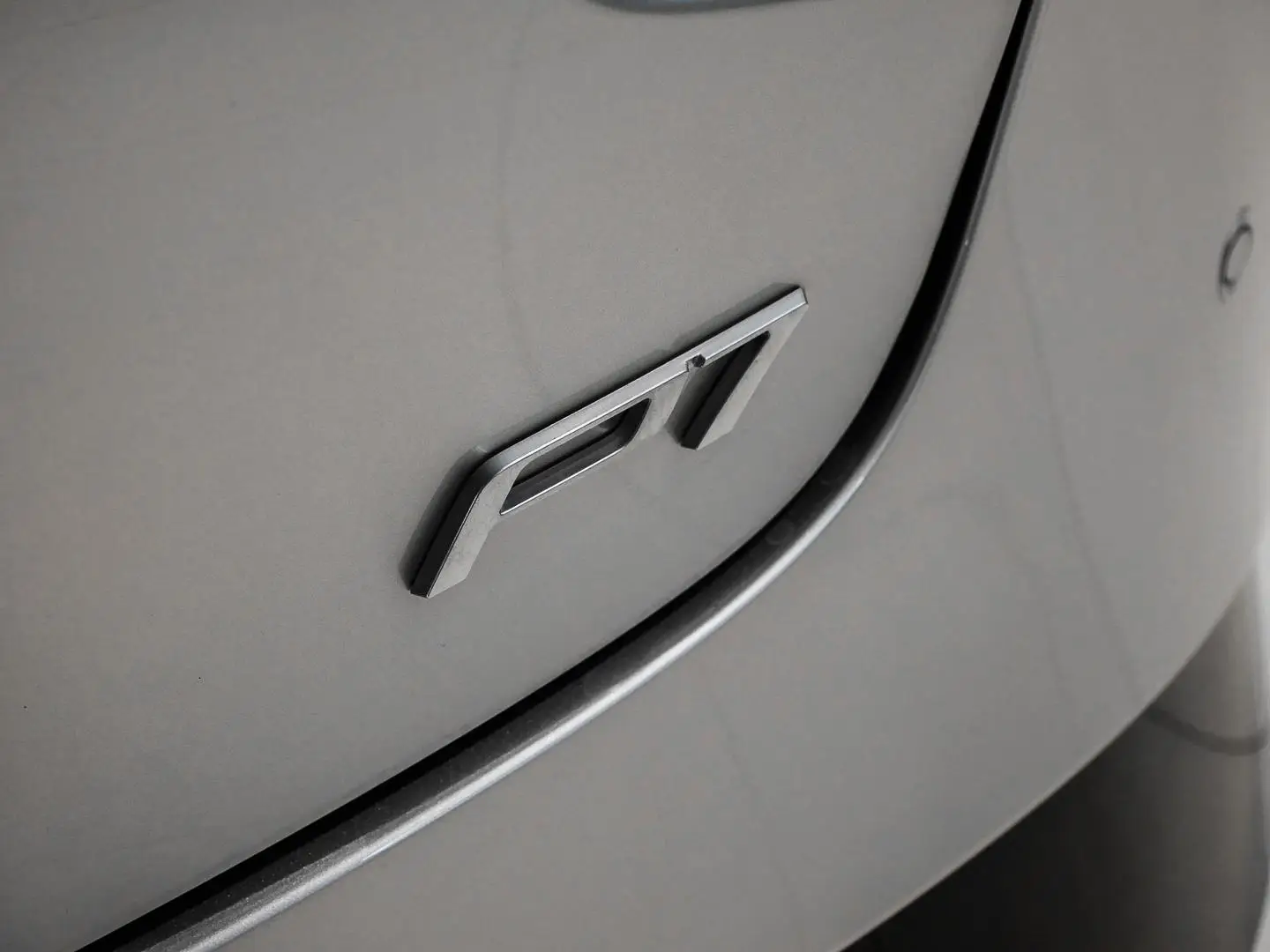 XPENG P7