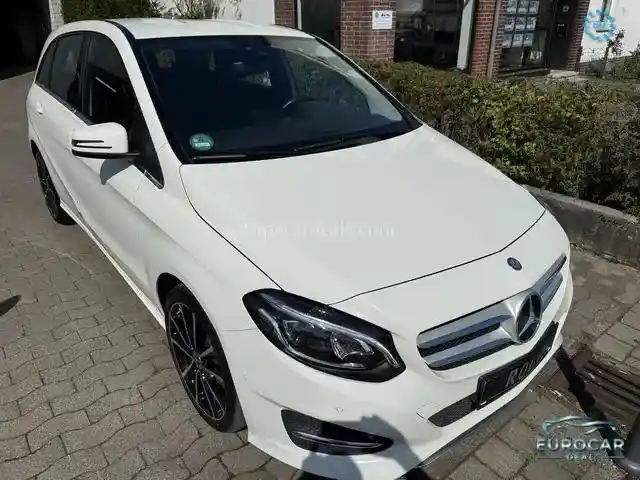 Mercedes-Benz B 180
