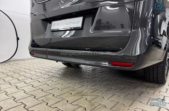 Mercedes-Benz V 220