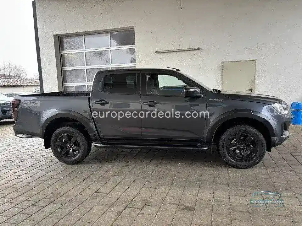 D-MAX Double Cab 4×4 AHK V-Cross A/T