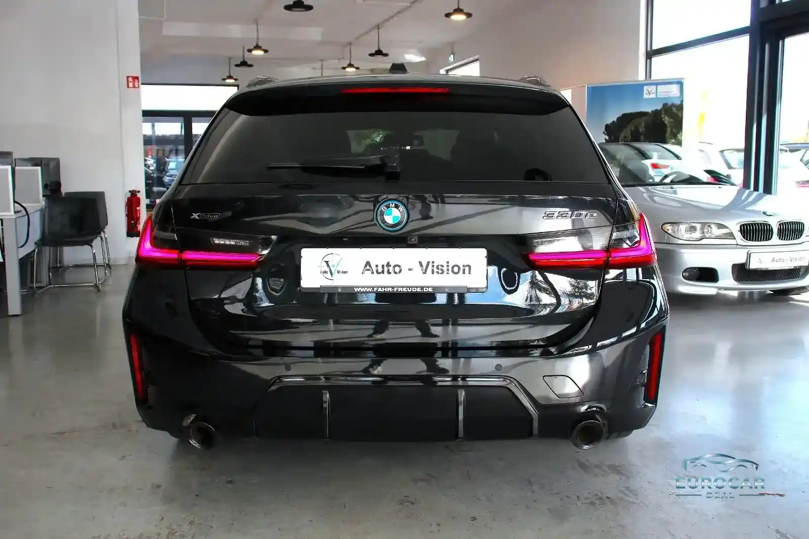 BMW 330