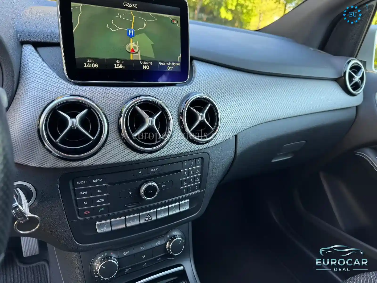 Mercedes-Benz B 180