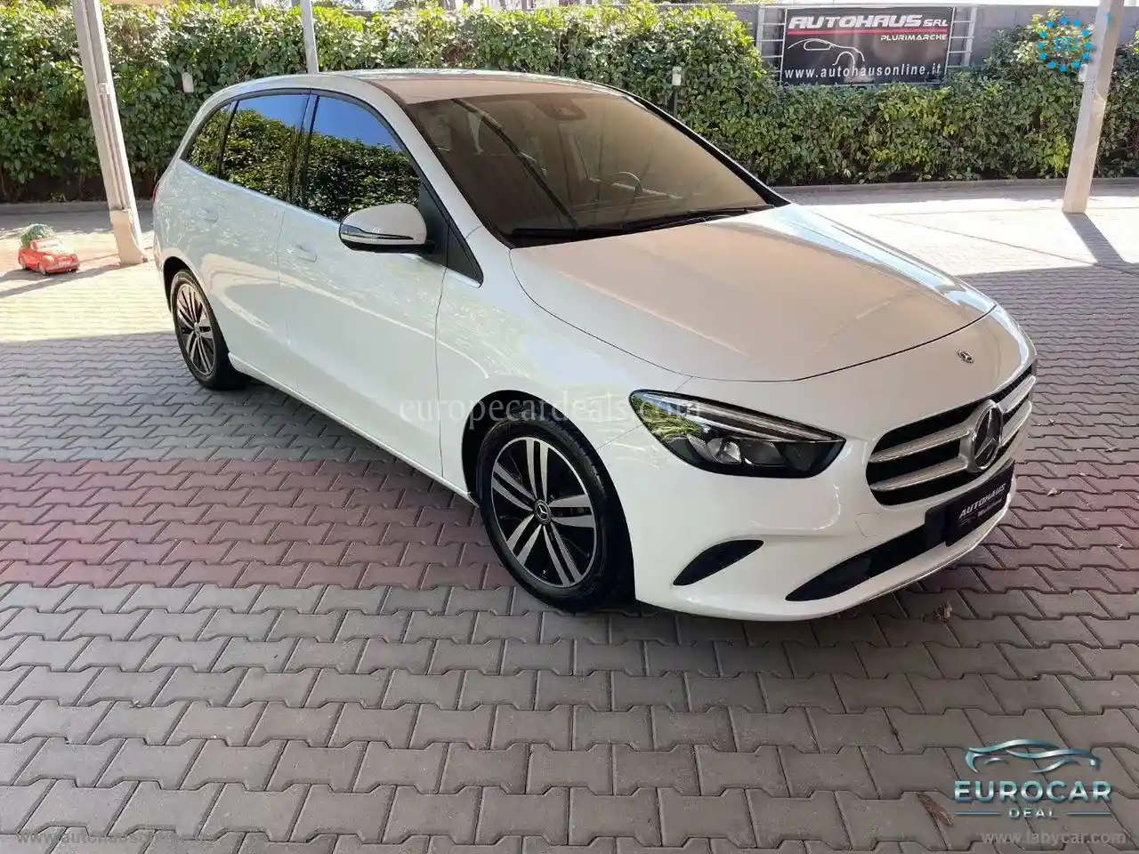 Mercedes-Benz B 180