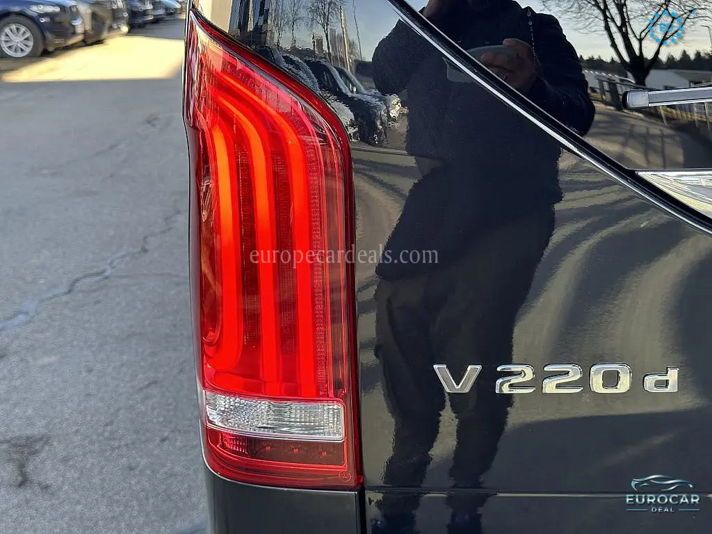 Mercedes-Benz V 220