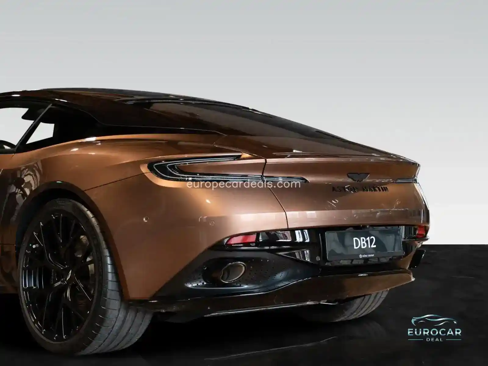 Aston Martin DB12